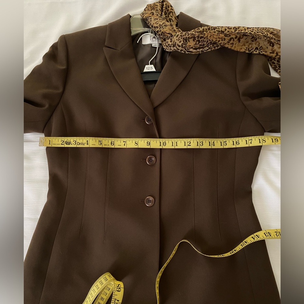 Petite pants suit with scarf - Picture 4 of 16